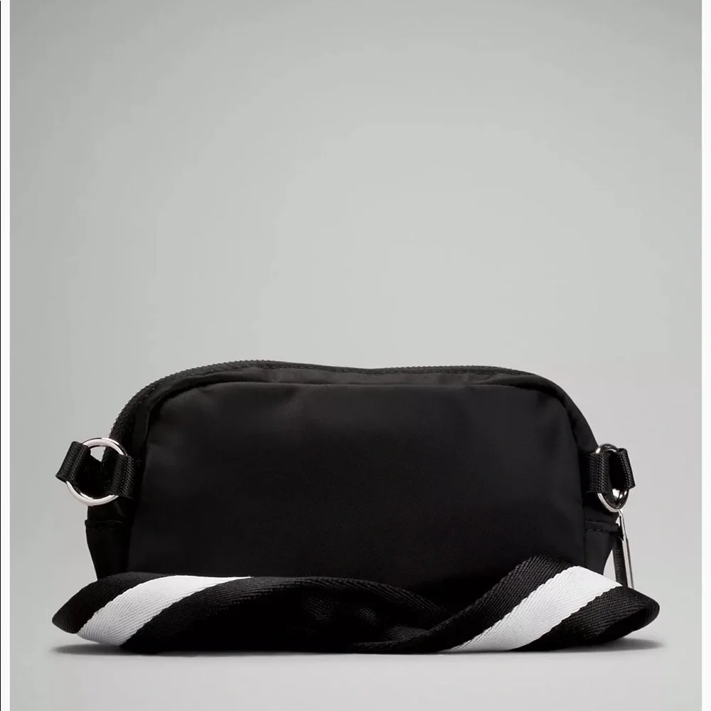 Lululemon Belt Bag with white stripe - Picture 2 of 3